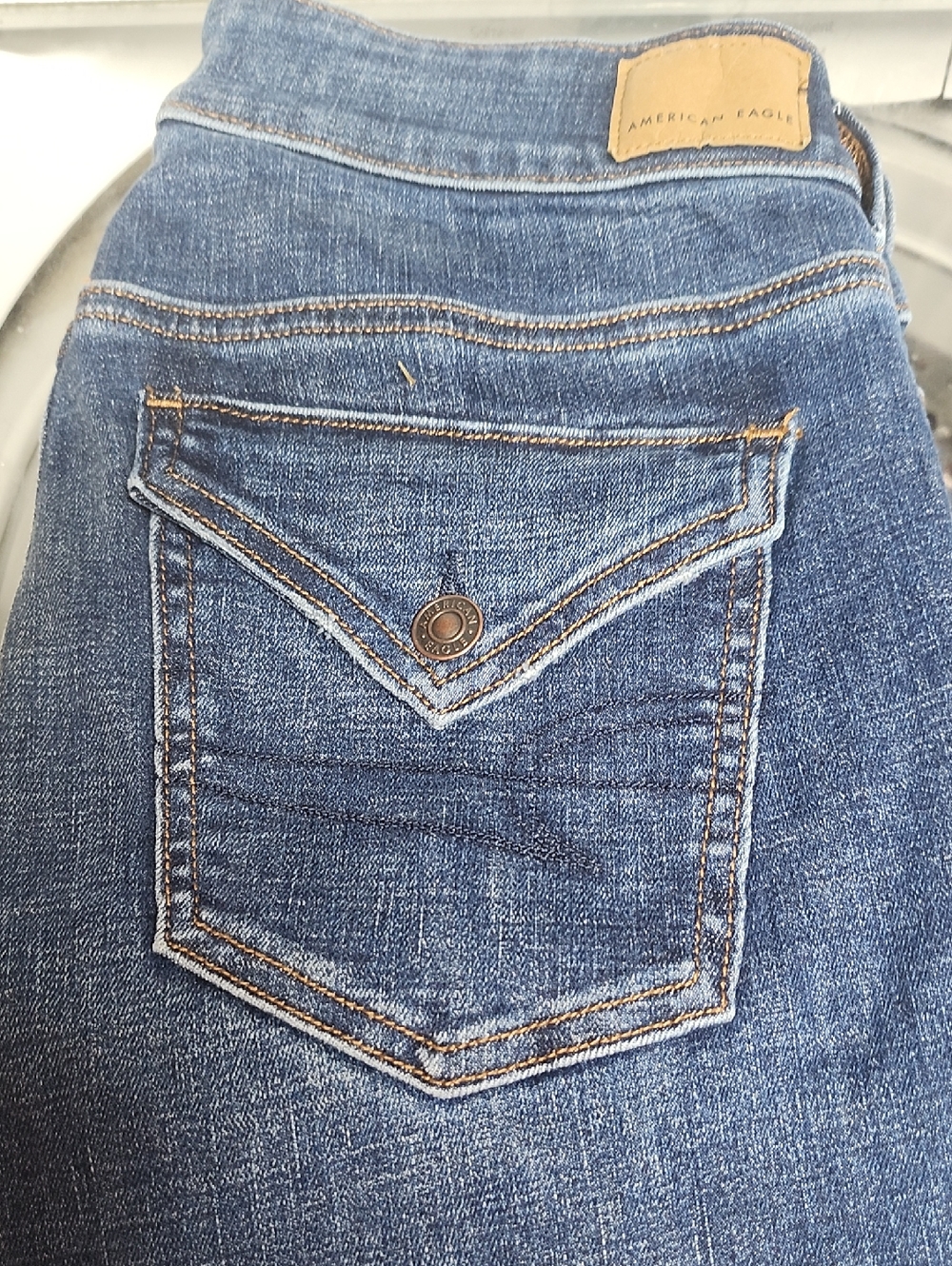 American Eagle Outfitters Women's Blue Denim Jeans - Classic Mid Wash